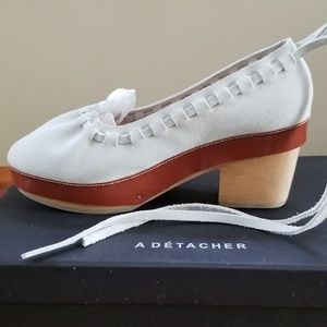 A Détacher Iveta Clogs, NWT, White/Cognac, Size 8